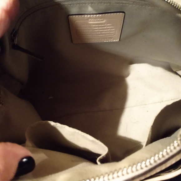 Authentic coach purse patent leather embossed - Picture 3 of 4